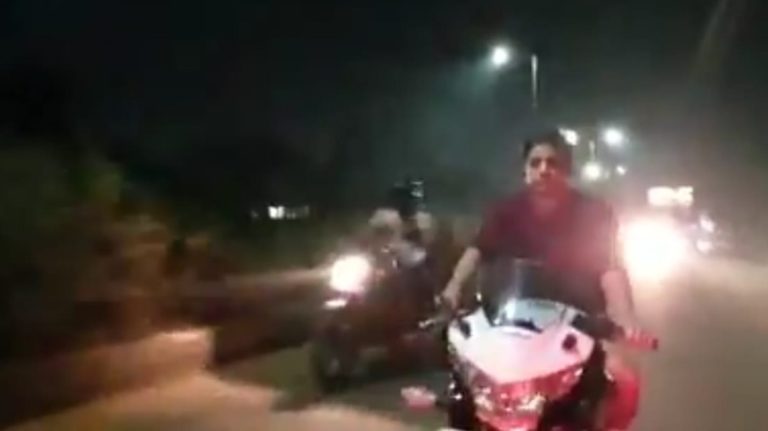ଭୁବନେଶ୍ୱର: ବିନା ହେଲମେଟରେ ଓଲିଉଡ୍ ହିରୋ ବାବୁସାନଙ୍କ ବାଇକ୍ ଡ୍ରାଇଭିଂ ଭିଡିଓ ଭାଇରାଲ ଘଟଣା । ୧ ହଜାର ଟଙ୍କାର ଚାଲାଣ କାଟିଲା କମିଶନରେଟ ପୋଲିସ ।