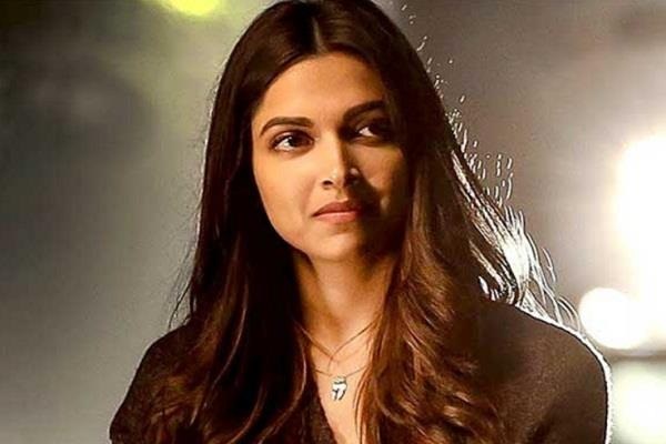 NCB Summons Bollywood Actress Deepika Padukone And 7 Others