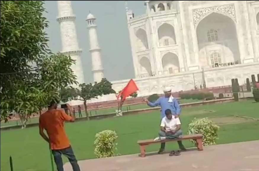 Agra Hindu Leader Chanting Shiva Chalisa Inside Taj Mahal With Saffron Flag