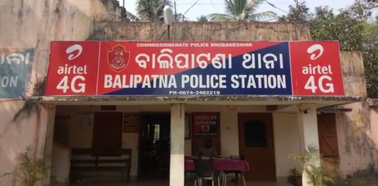 Miscreants Loots 1.42 Lakh In Baliapatana