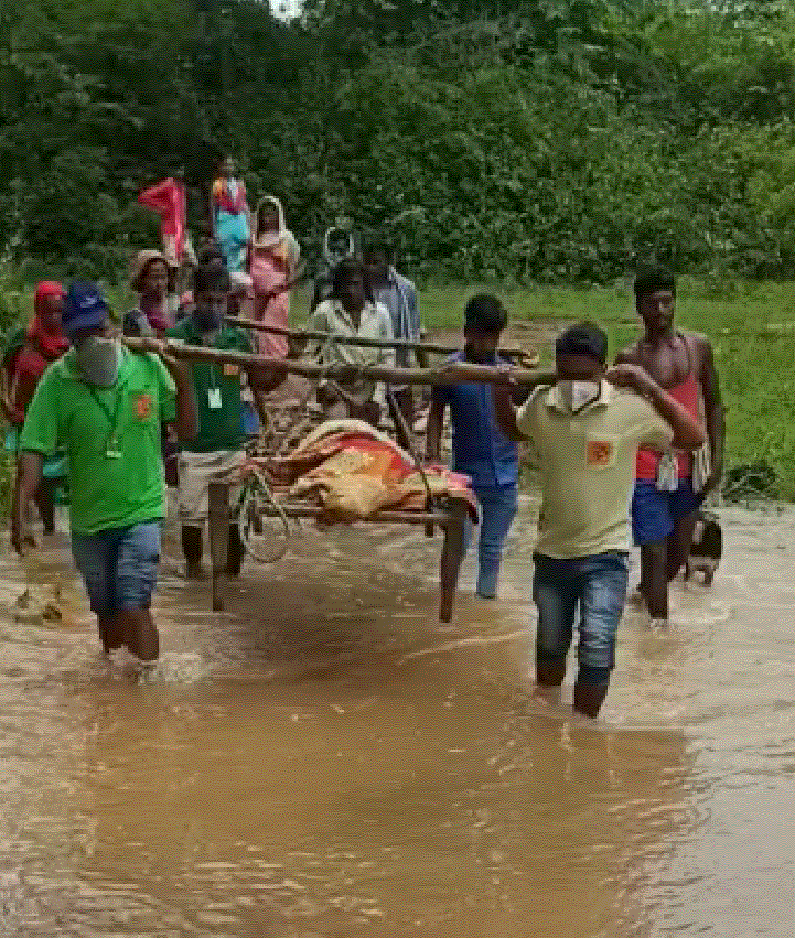 108 Ambulance Employee Brought Severe Patient In Bed Passing Flowing River In Sundargarh