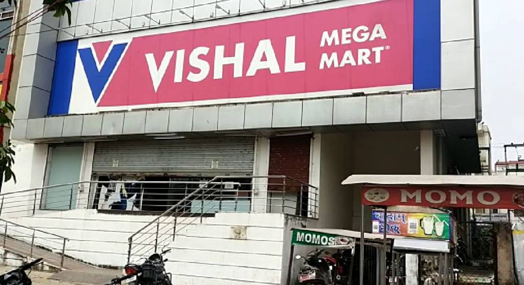 BMC Enforcement Squad Again Sealed Vishal Mall