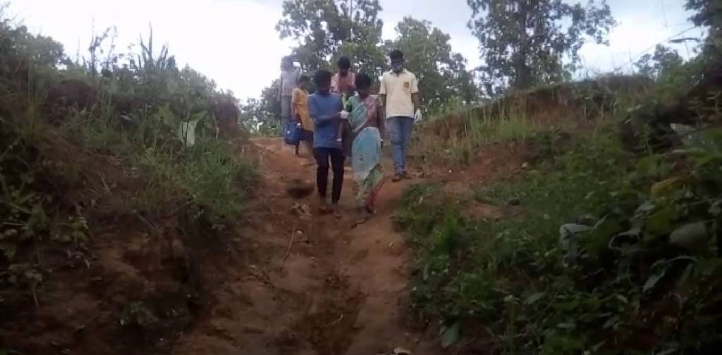 Pregnant Woman Walk 2 Km For Catch Ambulance In Keonjhar