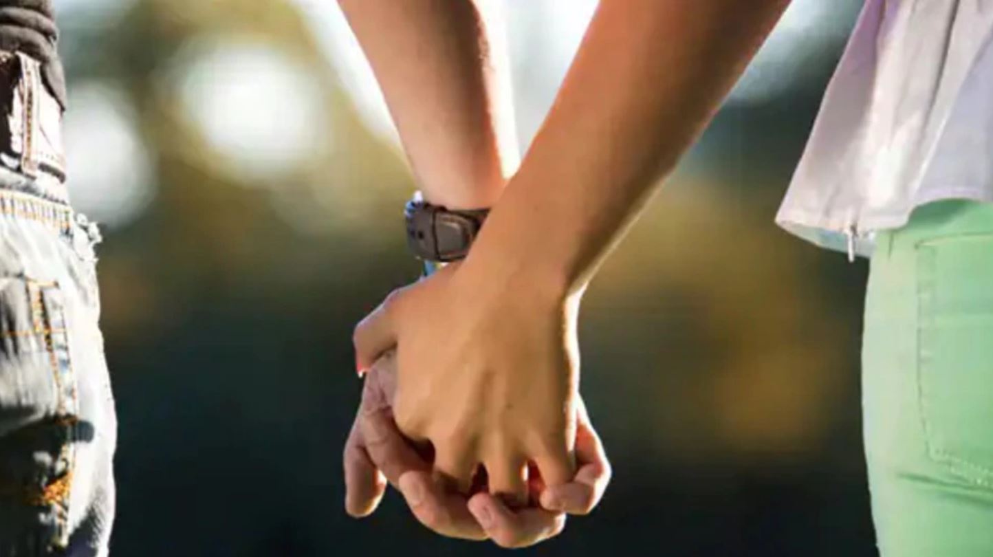 Wife Run Away With 39 Lakh Rupees Credited By Husband In Account Bihar