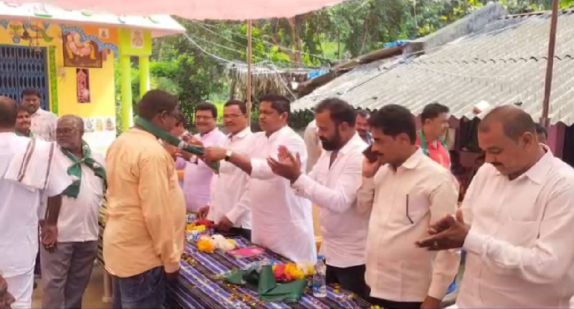 BJP And Congress Workers Of Chitrakonda Joins BJD