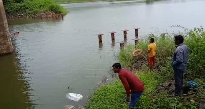 Wife Jumped Into Jalaput Dam Infront Of Husband Lamataput