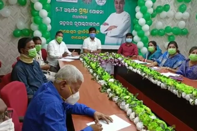 5T Secretary Review Development Work Of Balasore And Bhadrak