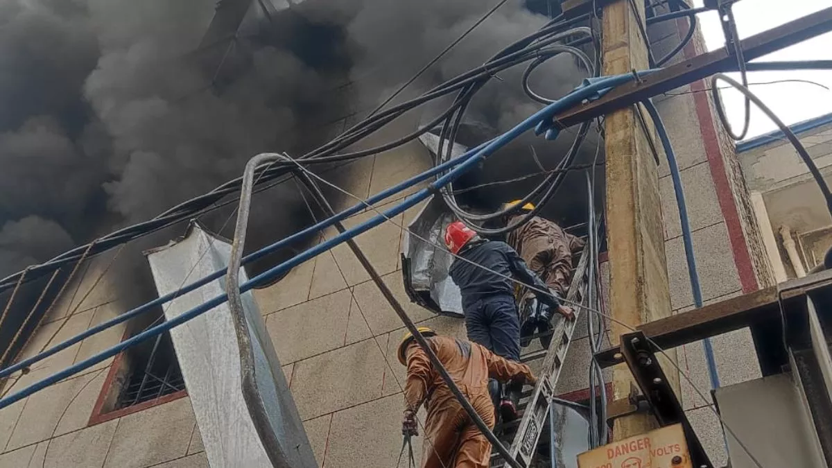 01_11_2022-narela_plastic_factory_fire_23174954_105240457