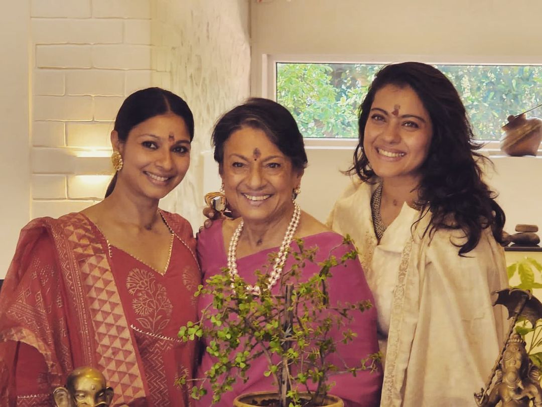 Tanuja-with-daughters-Kajol-and-Tanishaa