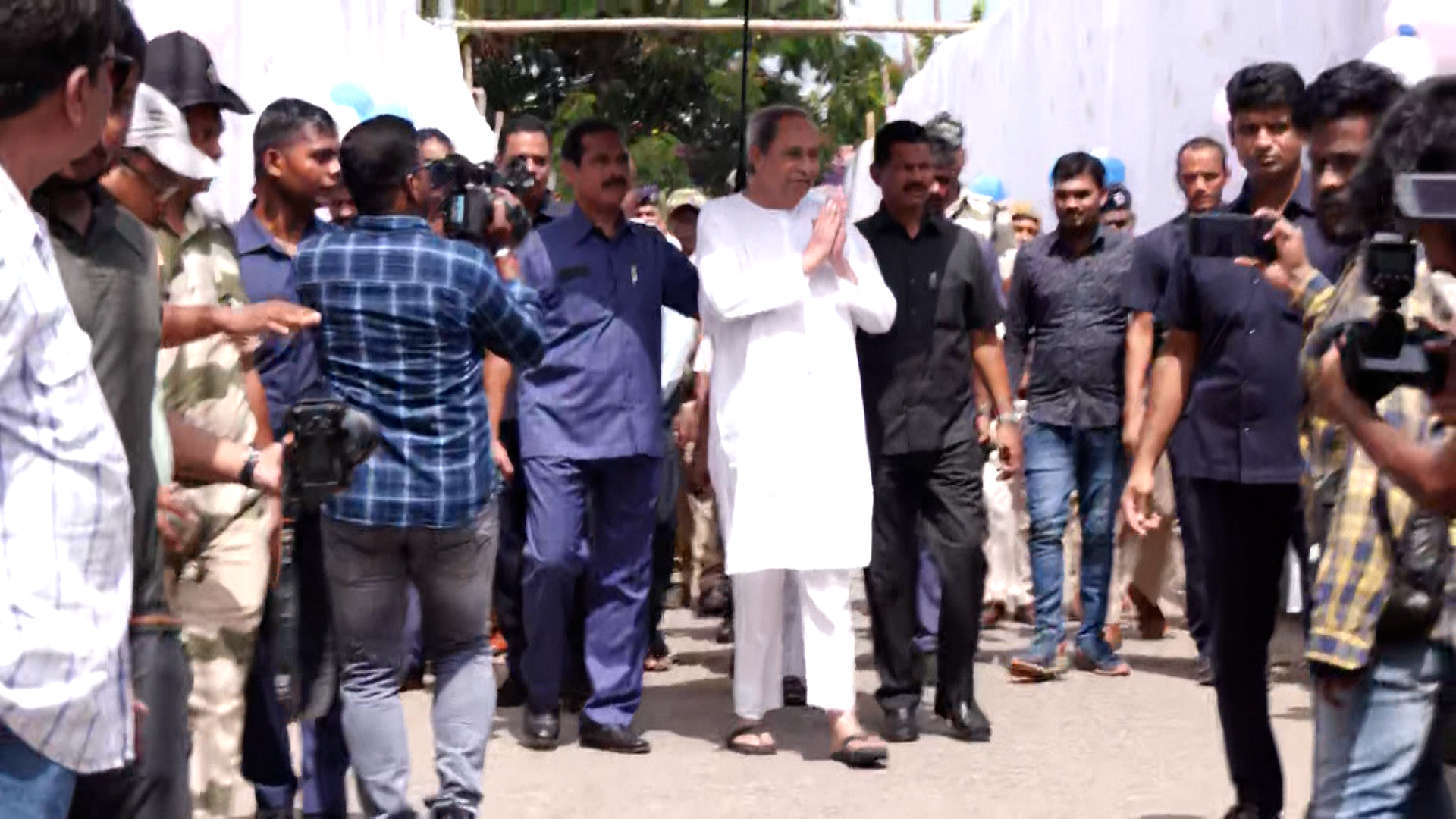 2505__BBSR_CM CAST HIS VOTE_PRIYA_030.mxf.00_34_46_03.Still005