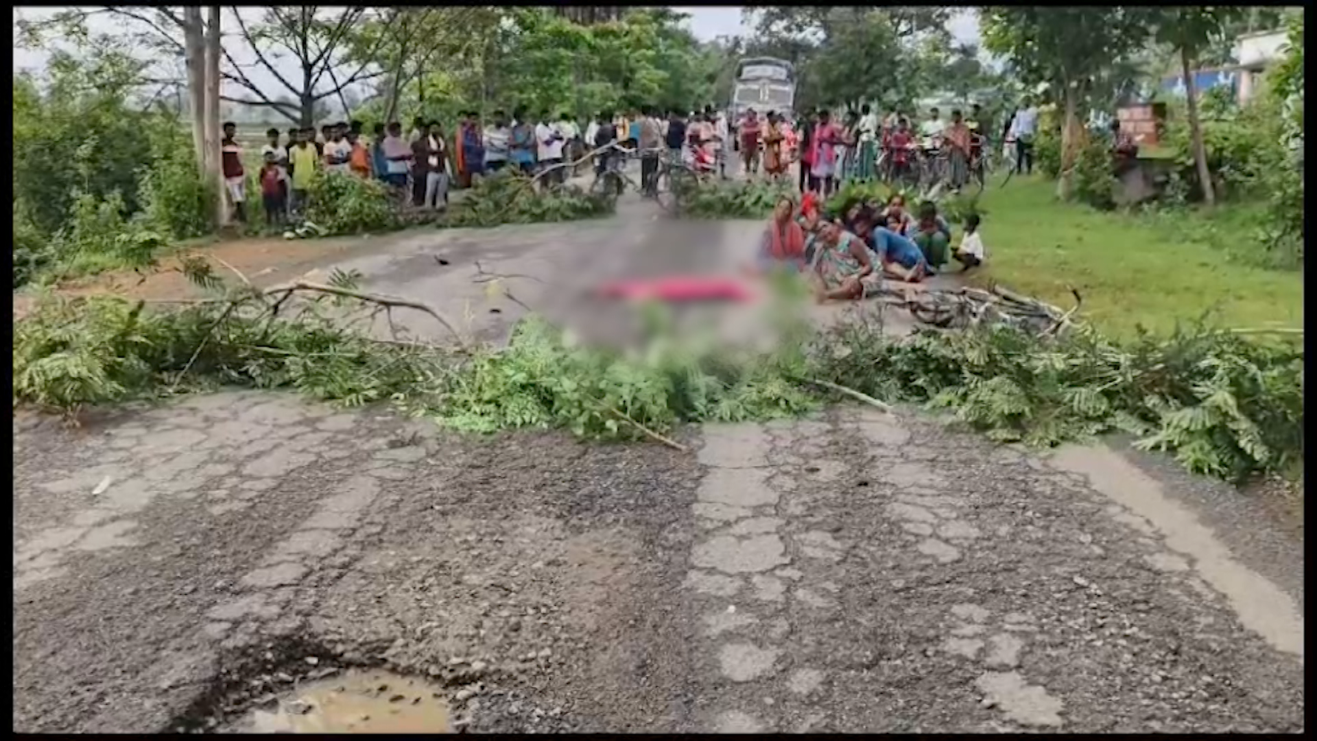 060724_12PM_AVO_UMARKOT ACCIDENT.mxf.00_01_43_01.Still003