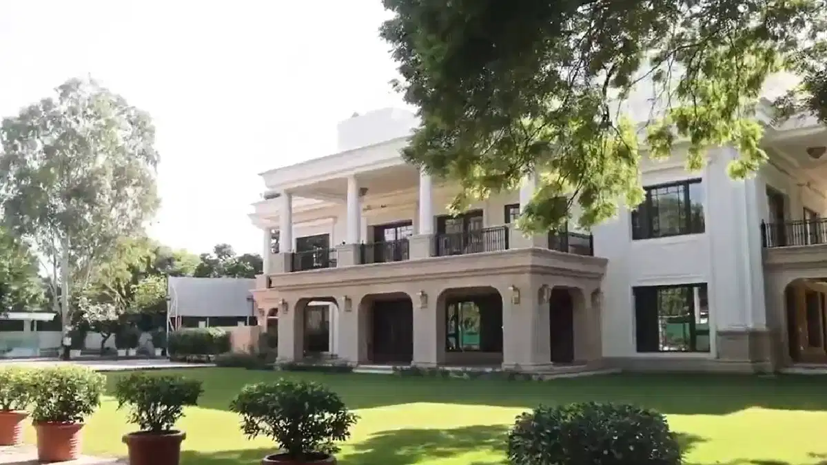 Kejriwal-Delhi-CM-residence-inside-video (1)