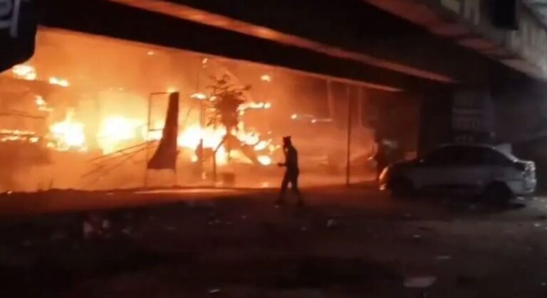 ବାହାଘର ଆତସବାଜିରୁ ହୋଟେଲରେ ଲାଗିଲା ନିଆଁ ! ଭିଡିଓ ହେଉଛି ଭାଇରାଲ….