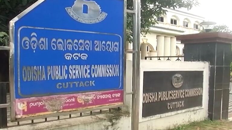 ପୁଣି ସରକାରୀ ପରୀକ୍ଷାରେ ବିଭ୍ରାଟ; ଗୋଟିଏ ଦିନରେ ଦୁଇଟି ପରୀକ୍ଷାକୁ ନେଇ ଅସନ୍ତୋଷ