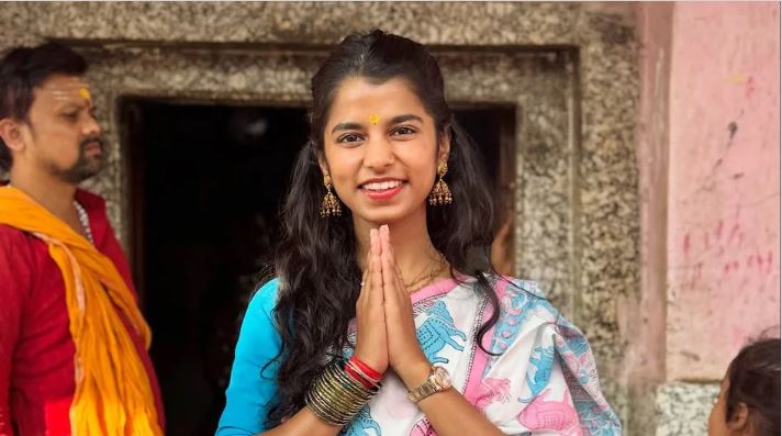 ବିଜୟର ନିକଟତର ୨୫ ବର୍ଷୀୟା ଲୋକଗାୟିକା ମୌଥିଲୀ ଠାକୁର