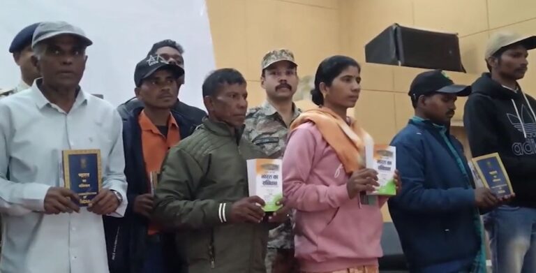 ୧୦ ହାର୍ଡକୋର ମାଓବାଦୀଙ୍କ ଆତ୍ମସମର୍ପଣ