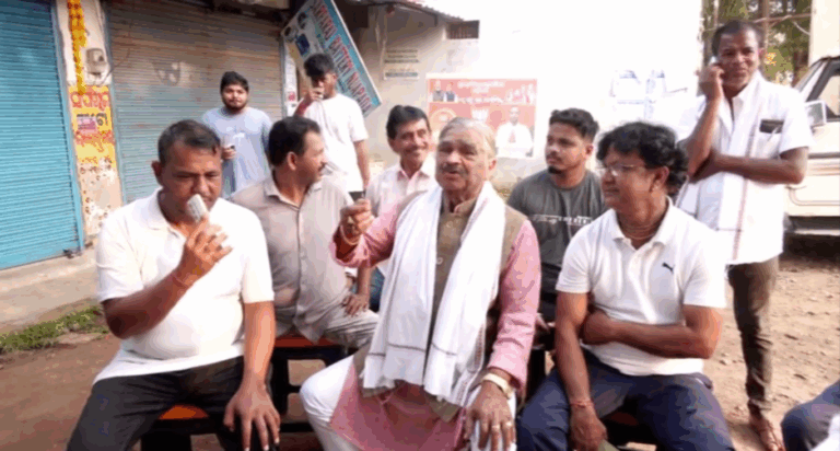 ଟି ଷ୍ଟଲରେ କଂଗ୍ରେସର ପ୍ରଚାର ; ଚା’ ଖଟିରେ ପ୍ରଚାର କରୁଛନ୍ତି ଷ୍ଟାର ପ୍ରଚାରକ ସୁରେଶ ରାଉତରାୟ