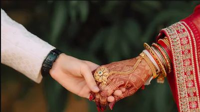 ହାତଗଣ୍ଠି ପଡିବା ପୂର୍ବରୁ ପ୍ରେମିକ ସହ ଫେରାର ହୋଇଗଲା କନ୍ୟା