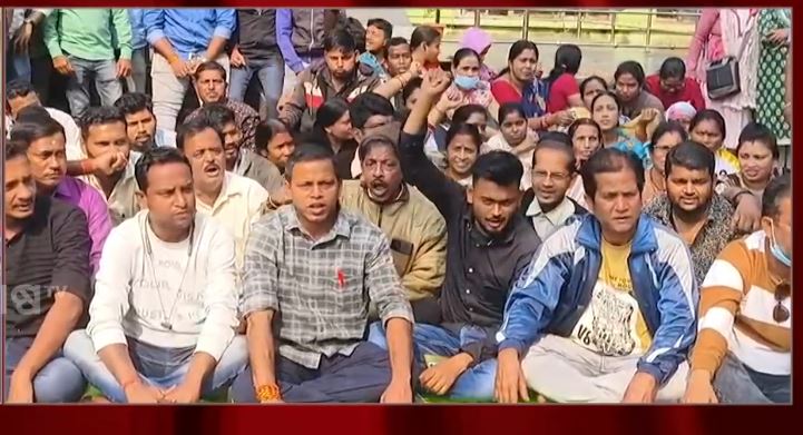 କଟକ ଆଚାର୍ଯ୍ୟ ହରିହର କ୍ୟାନ୍ସର ହସ୍ପିଟାଲରେ ଆଟେଣ୍ଡାଣ୍ଟଙ୍କ କାର୍ଯ୍ୟବନ୍ଦ ଆନ୍ଦୋଳନ