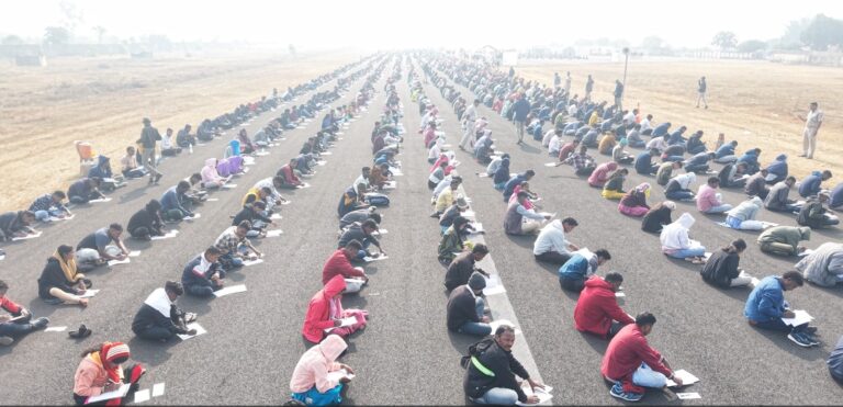 ହୋମଗାର୍ଡ ପାଇଁ ବି-ଟେକ ଓ ଏମ-ଟେକ ଡିଗ୍ରୀଧାରୀ ପିଲା: ଏୟାର ଷ୍ଟ୍ରିପ ଫିଲ୍ଡରେ ପରୀକ୍ଷା ଦେଲେ ୮ ହଜାର ପରୀକ୍ଷାର୍ଥୀ