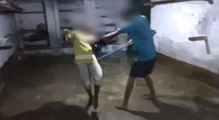 ଘରୋଇ ହଷ୍ଟେଲରେ ନାବାଳକ ଛାତ୍ରକୁ ଅନ୍ୟ ତିନି ଛାତ୍ର ମାଡ଼ ମାରୁଥିବା ଭିଡ଼ିଓ ଭାଇରାଲ