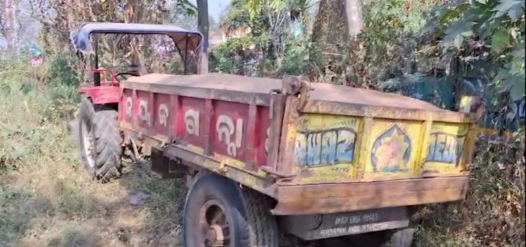 ବାଲି ଚୋରାଚାଲାଣ ବେଳେ ପୋଲିସକୁ ଆକ୍ରମଣ