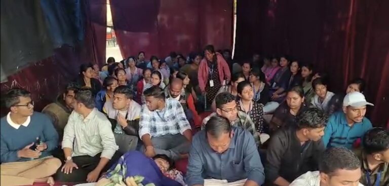 ଆମରଣ ଅନଶନରେ ବସିଛନ୍ତି ନିଖିଳ ଓଡିଶା ଆୟୁଷ ଛାତ୍ର ସଂଗଠନ