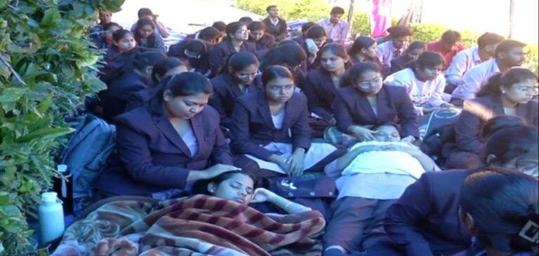 ଆମରଣ ଅନଶନ କରୁଥିବା କିଛି ଛାତ୍ରଛାତ୍ରୀ ଅସୁସ୍ଥ