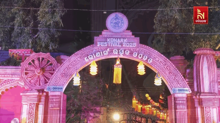 ଦୁଲୁକୁଛି ଅର୍କକ୍ଷେତ୍ର, ଶାସ୍ତ୍ରୀୟ ନୃତ୍ୟରେ କମ୍ପୁଛି ମୁକ୍ତାକାଶ ରଙ୍ଗମଞ୍ଚ