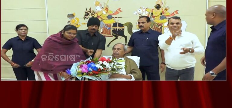 ନବୀନ ପଟ୍ଟନାୟକଙ୍କ ଲୋକପ୍ରିୟତା ଅତୁଟ: ନୂଆବର୍ଷରେ ନବୀନ ନିବାସରେ ନେତା ଓ କର୍ମୀଙ୍କ ଭିଡ଼