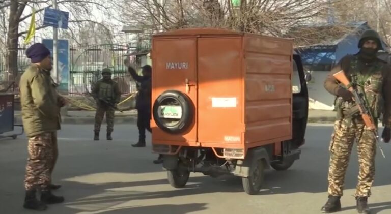 ଆସୁଛି ସାଧାରଣତନ୍ତ୍ର ଦିବସ : ଜାମ୍ମୁ ଓ କାଶ୍ମୀରର ବିଭିନ୍ନ ସ୍ଥାନରେ ସିଆରପିଏଫ ଓ ପୋଲିସର ସର୍ଚ୍ଚ ଅପରେସନ