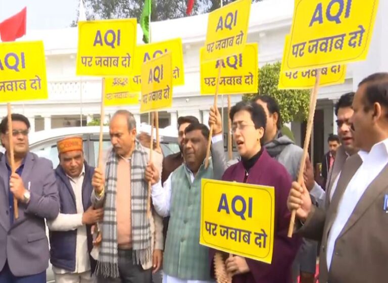 ଦିଲ୍ଲୀ ପ୍ରଦୂଷଣକୁ ନେଇ ସରକାରଙ୍କ ଉପରେ ବର୍ଷିଲା ଆପ୍