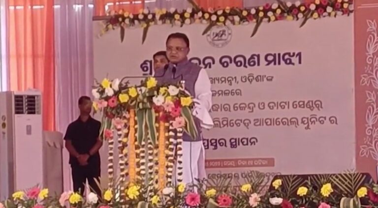 ପୋଷାକ ଉତ୍ପାଦନ କାରଖାନା ପାଇଁ ଭିତ୍ତିପ୍ରସ୍ତର ସ୍ଥାପନ କଲେ ମୁଖ୍ୟମନ୍ତ୍ରୀ