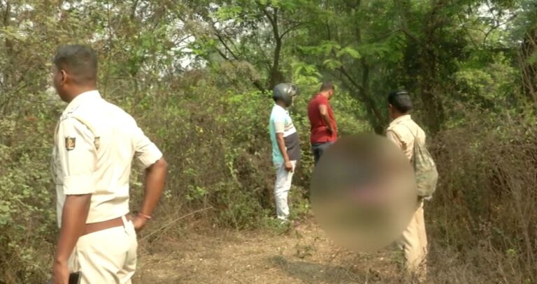 ରାସ୍ତା କଡ ବୁଦାରୁ ଜଣେ ଯୁବତୀଙ୍କ ମୃତଦେହ ଉଦ୍ଧାର