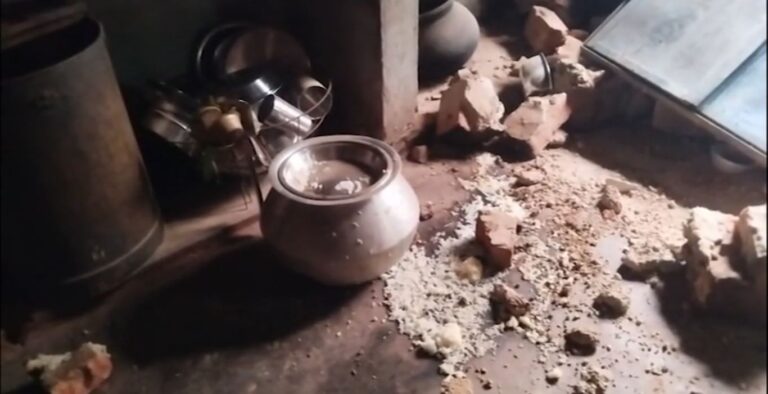 ଝରକା ତାଡ଼ି ଘରୁ ଭାତ ଖାଇଲା ହାତୀ